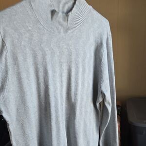 89th & Madison Gray Turtleneck Sweater